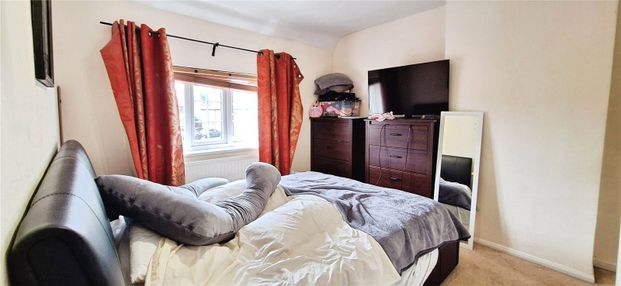 Plum Garth, Brentford, Middlesex, TW8 9QB - Photo 1