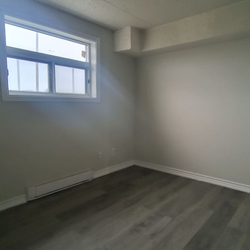 For Lease - 560 Bloor Street Unit# 109, Oshawa, Ontario - Photo 1