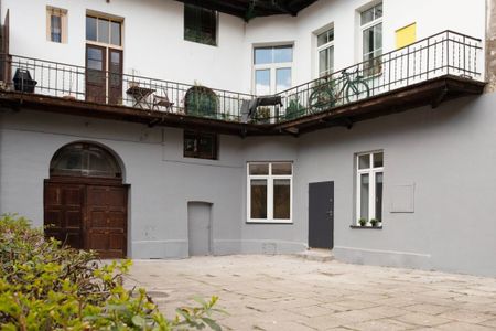 Po remoncie, z osobnym wejściem przy Hali Targowej 41 m² - Photo 4