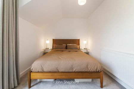 4 bedroom end of terrace house to rent - Photo 3