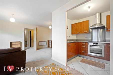 2 bedroom penthouse to rent - Photo 3