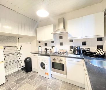 2 bedroom end of terrace house to rent - Photo 6