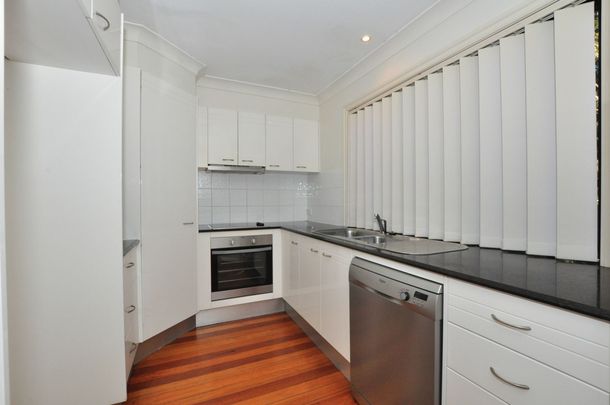 Modern 3 Bedroom Townhouse Across From The Beach! - Photo 1