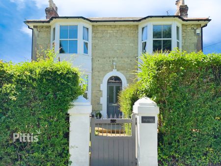 4 bedroom chalet to rent - Photo 2