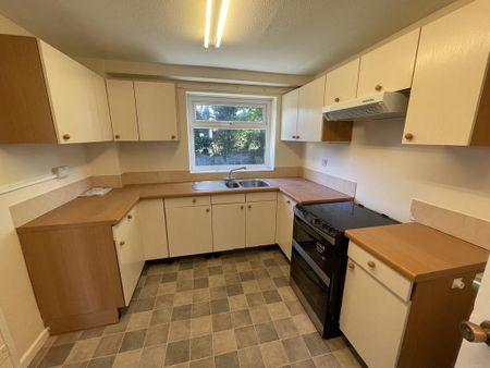 3 bedroom semi-detached house to rent - Photo 5