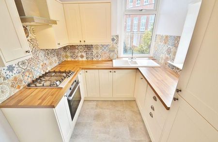 2 bedroom semi-detached house to rent - Photo 5