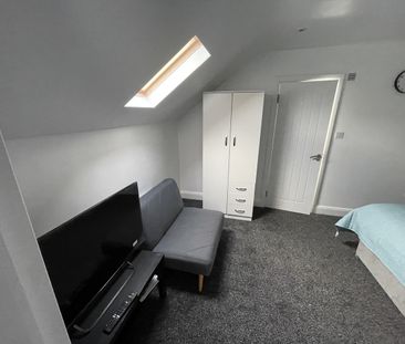 Studio Flat, Whitehorse Road, CR0 - Photo 4