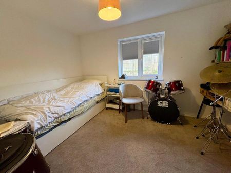 4 bedroom detached house to rent - Photo 2