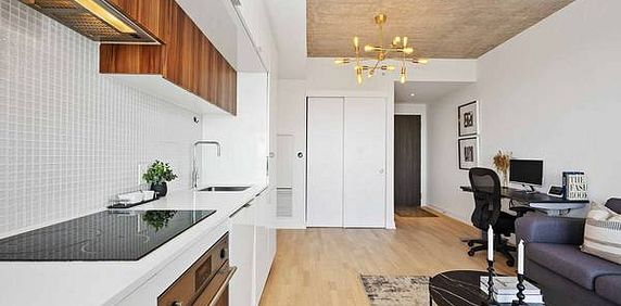 Mt Pleasant Rd & Eglinton Ave Stunning 1Bdrm Open Concept Flr To Ceil - Photo 2