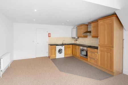 2 bedroom flat to rent - Photo 2