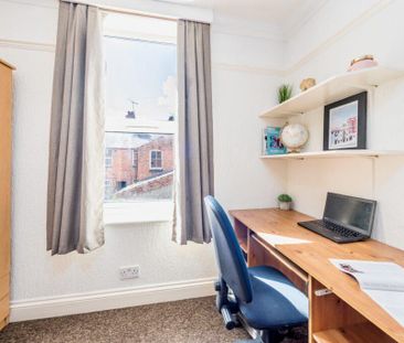 5 bedroom terraced house to rent - Photo 2