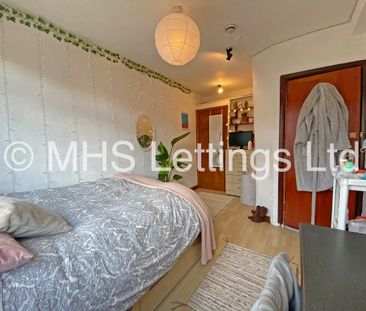 8 Bedroom Mid Terraced House for rent in Manor Drive - Photo 4