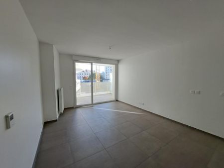 Location Appartement 2 pièces 48m² THONON LES BAINS 74200 - Photo 2