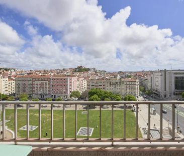 Room in a shared 4-bedroom apartment for rent in Lisbon. - Foto 1