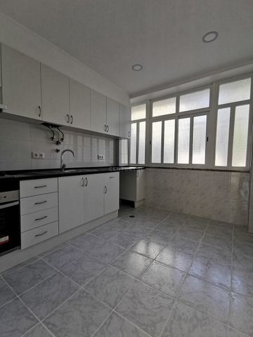 Serra das Minas - Rio de Mouro - Apartamento T2 Remodelado para Arrendamento – R/C com Excelente Localização! - Photo 5