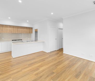 Modern Family Haven - Photo 5