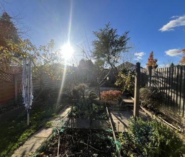 3 Bedroom Terraced House - Photo 2