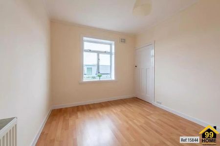 3 bed Flat in Oxgangs Road North , Edinburgh, EH13 9EA - Photo 2