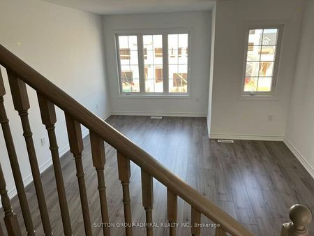 For Lease - 12 PUMPKIN CORNER Crescent, Barrie, Ontario - Photo 2