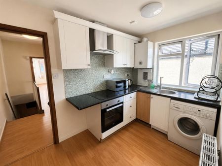 3 Bedroom Flat To Let - Photo 5