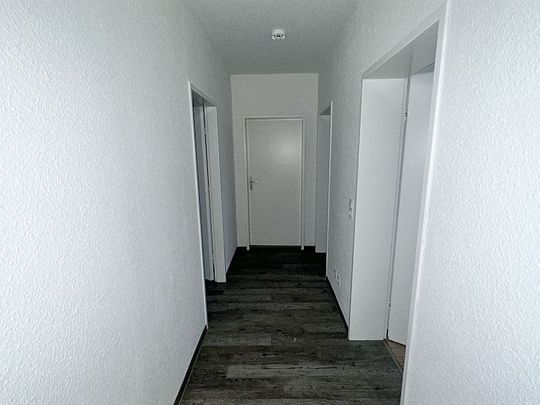 3-Zimmer, modernes Badezimmer - Foto 1