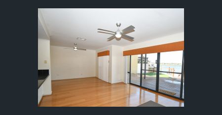 Spacious 4 Bedroom Home with Canal Views! - Photo 4