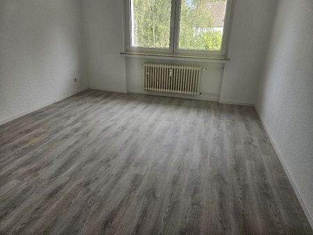 Modernisierte Dreiraumwohnung mit ca. 69 m² Wohnfläche und Balkon - Foto 5