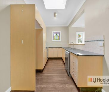 "Charming Family Home" - Photo 5