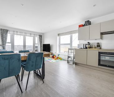 Flat to rent - Adit Road, Erith, DA8 - Photo 2