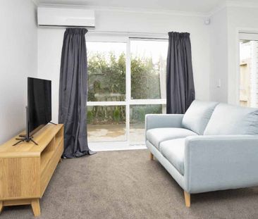 Upmarket Furnished Frankton Townhouse - Added Security Features - Photo 2