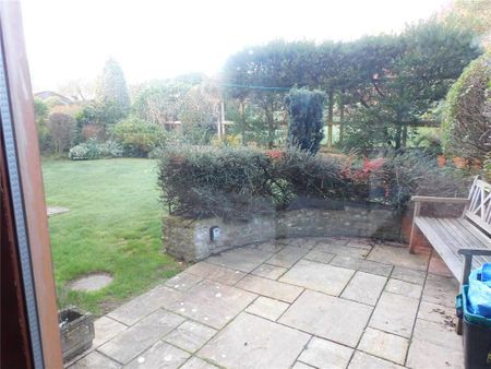 4 bedroom semi-detached house to rent - Photo 2