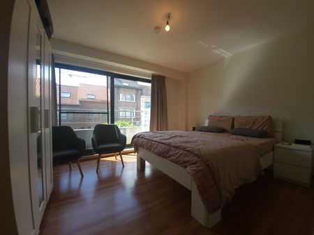 Tweeslaapkamerappartement met garageplaats in rustige buurt dichtbij UZ Gent. - Photo 3