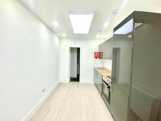 Kilburn High Road, London, NW6 - Photo 1