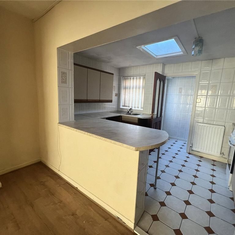 2 bedroom terraced house to rent - Photo 1