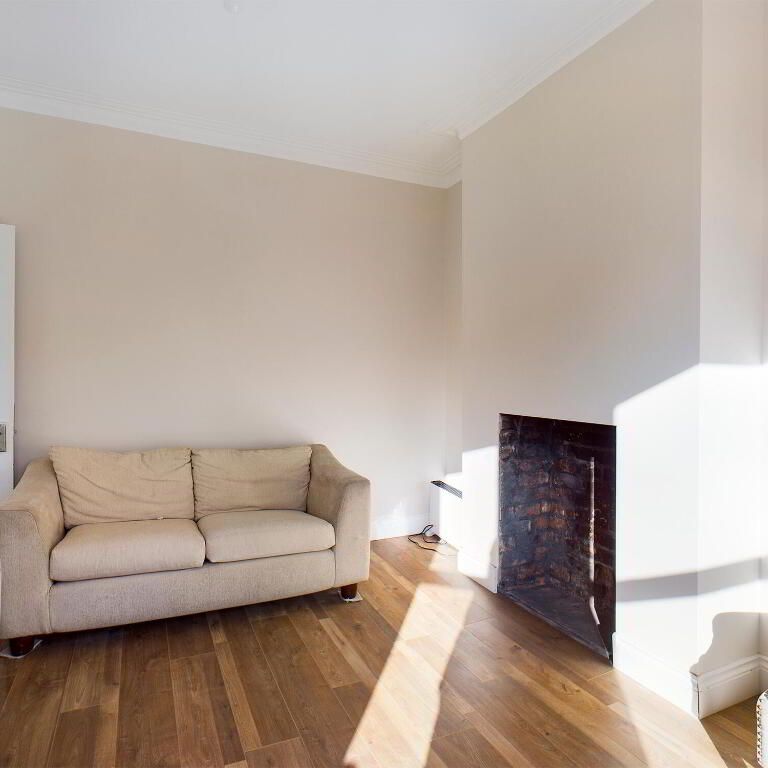 121 Haypark Avenue, Belfast, BT7 3FG - Photo 1