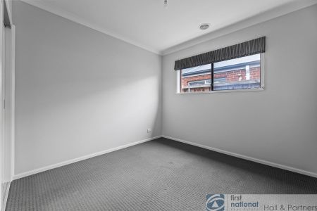 Modern 4-Bedroom Family Home - Photo 4