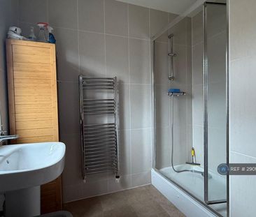 4 bedroom detached house to rent - Photo 4