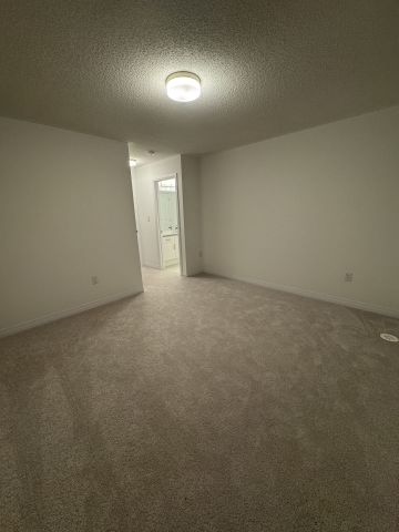 For Lease - 3278 Crystal Drive, Oakville, Ontario - Photo 4