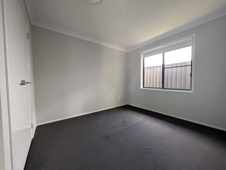 Modern 4-Bedroom Home in a Convenient Gorokan Location - Photo 4