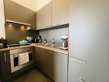 Prachtig nieuwbouwappartement aan St-Pietersstation. - Photo 2