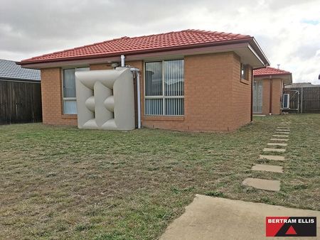 Immaculate Family Home - Photo 3