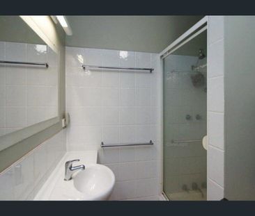 SUPERB LOCATION! - Photo 4