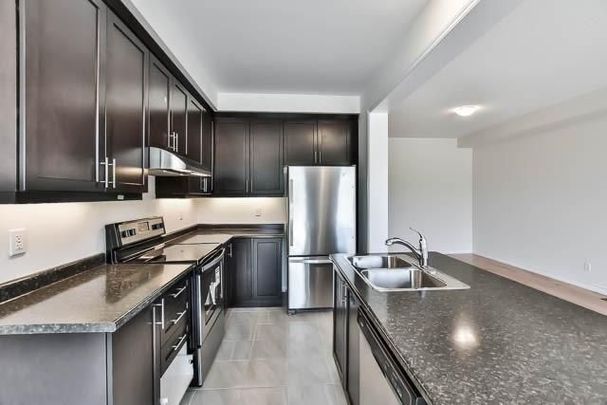 For Lease - 4 Blackpool Lane, East Gwillimbury, Ontario - Photo 1