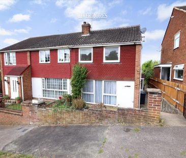 3 bedroom Semi-Detached House to let - Photo 4