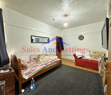 3 bedroom semi-detached house to rent - Photo 6