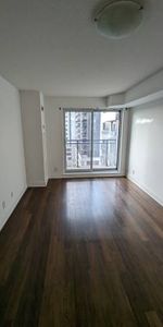 Bright & Spacious Condo -- One Bedroom plus Den -- 740 sq. - Photo 4