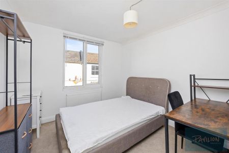 4 bedroom apartment to rent - Photo 3