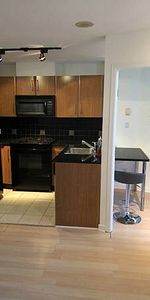 819 HAMILTON 1bed with Den - Photo 4