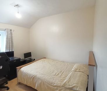 2 Bed End Terrace, Manor Oaks Road, S2 - Photo 4