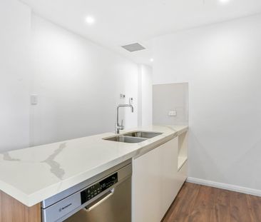 Spacious, Bright & Oversized - Photo 4